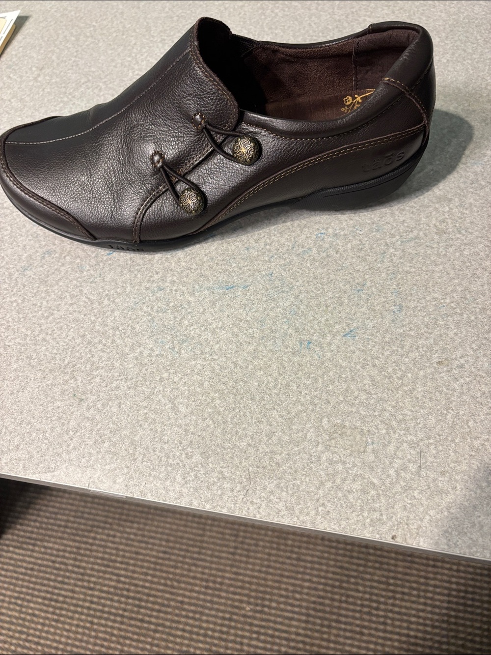 Taos Encore Womens Brown Leather Slip-On Loafers with Button Accents - Picture 5 of 5